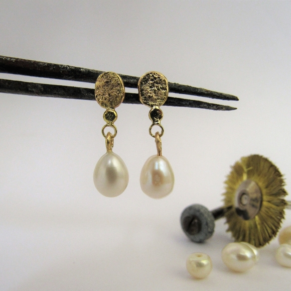 Pearl earrings. 14k Yellow gold pearl earrings.